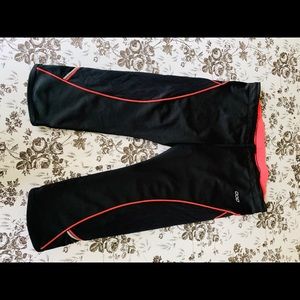 Lorna Jane Black and orange Athletic capri Pants